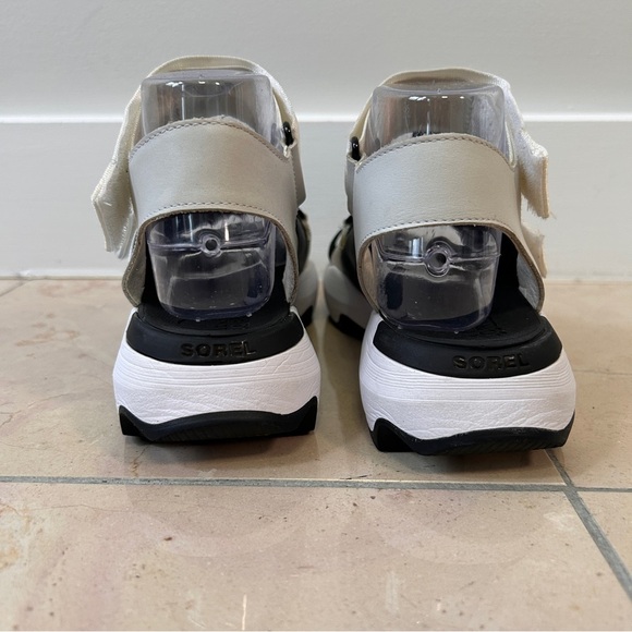 Sorel Kinetic Women’s 8 Black White Y Strap High Impact Sandals Gorpcore - Picture 7 of 8